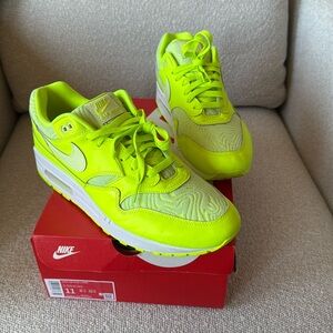 Air max 1 Volt. Used. Size mens 11